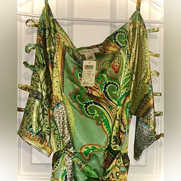 New Arden B. Cut out sleeve belted Blouse - Picture 4 of 4